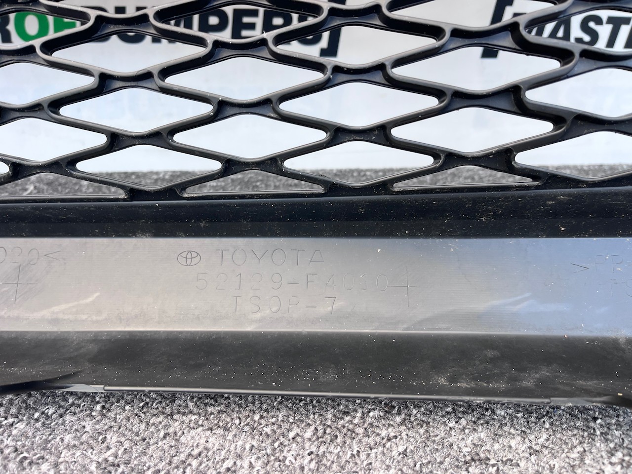 Toyota C-hr Chr Excel Dynamic 2016-2020 Front Bumper 6 Pdc Genuine [t571]