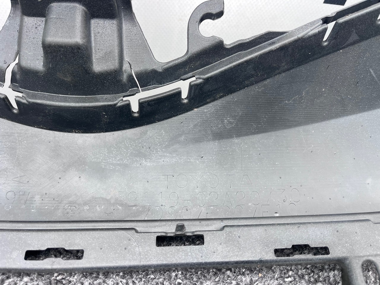 Toyota Auris Mk2 Hybrid Hatchback 2012-2015 Front Bumper 6 Pdc Genuine [t580]