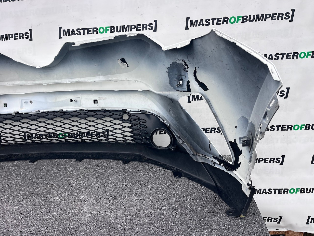 Toyota C-hr Chr Excel Dynamic 2016-2020 Front Bumper 6 Pdc Genuine [t595]