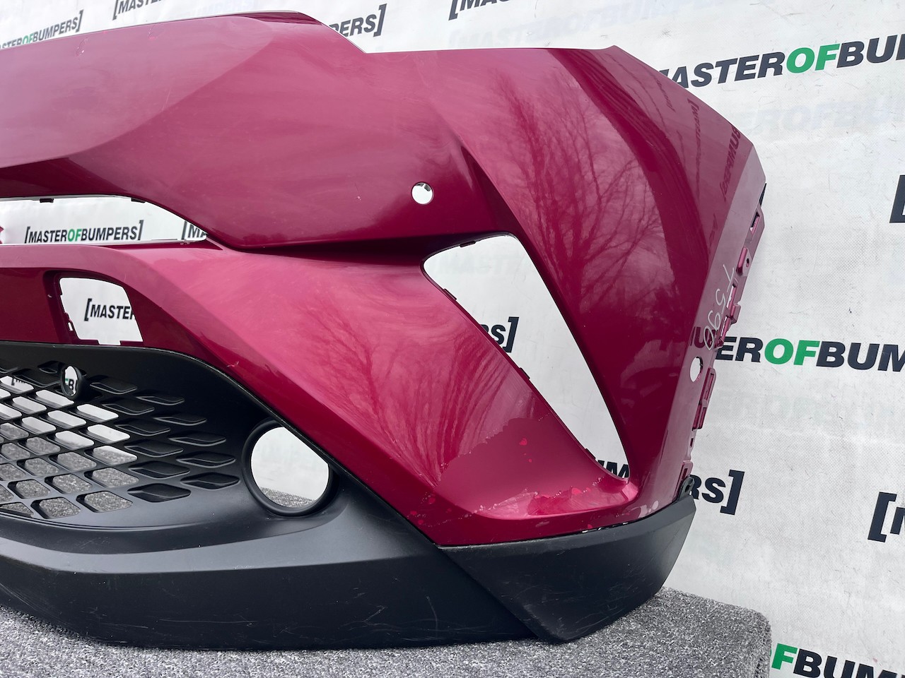 Toyota C-hr Chr Excel Dynamic 2016-2020 Front Bumper 6 Pdc Genuine [t590]