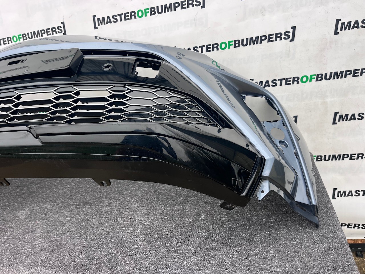 Toyota C-hr Chr Gr Sport Mk1 Lift 2021-2023 Front Bumper 4 Pdc Genuine [t593]