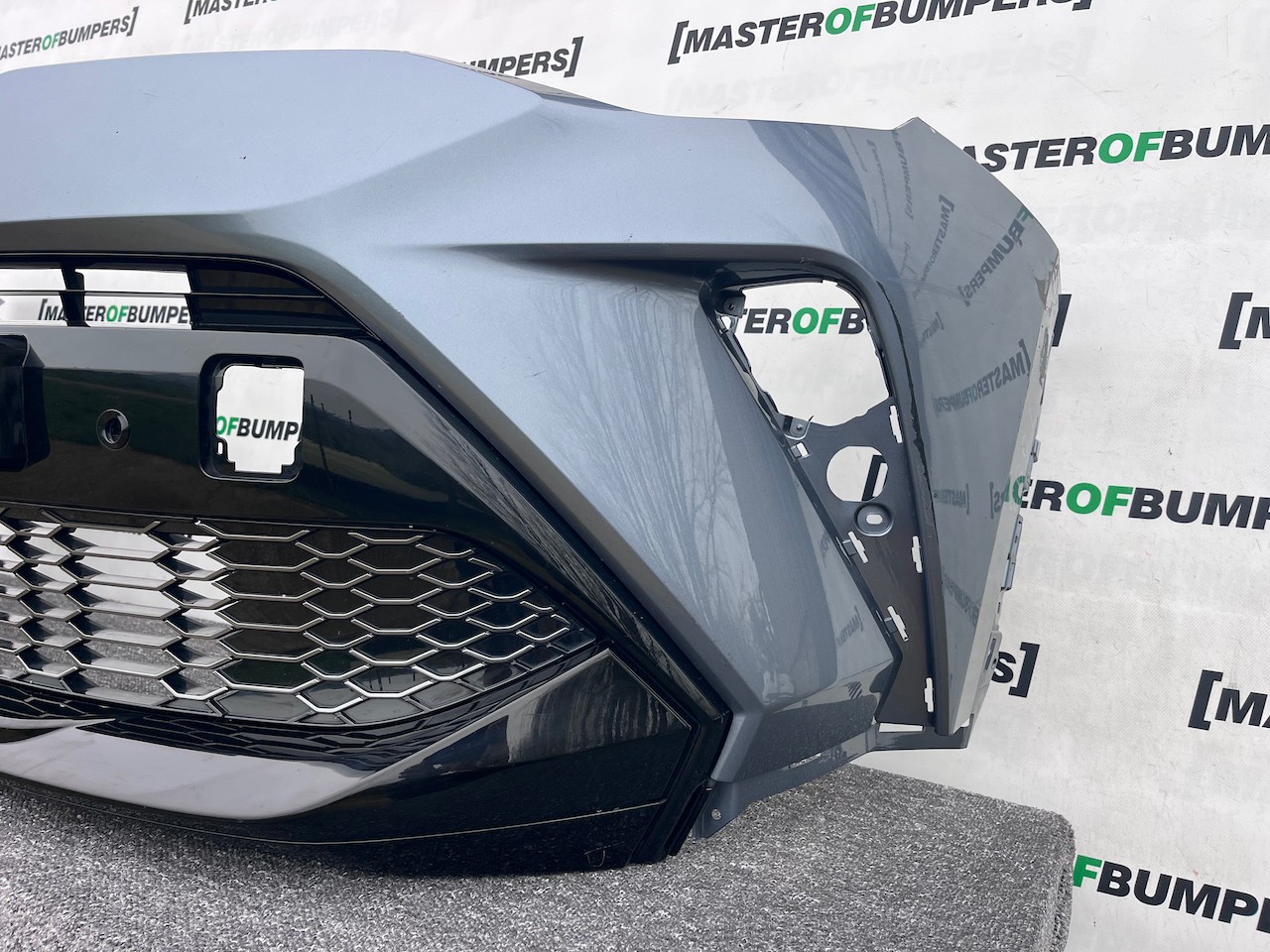 Toyota C-hr Chr Gr Sport Mk1 Lift 2021-2023 Front Bumper 4 Pdc Genuine [t593]