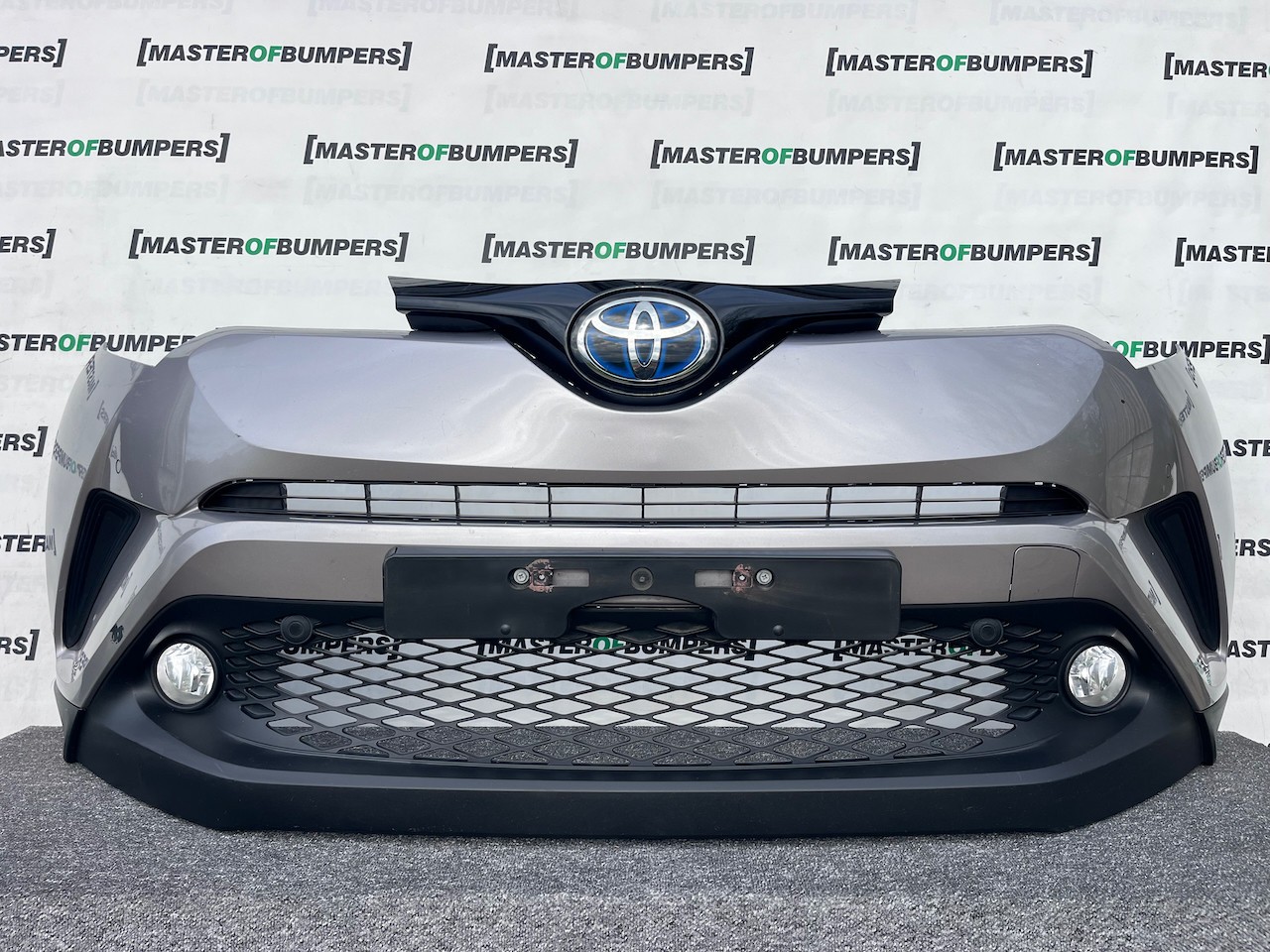 Toyota C-hr Chr Excel Dynamic 2016-2020 Front Bumper 6 Pdc Genuine [t616]