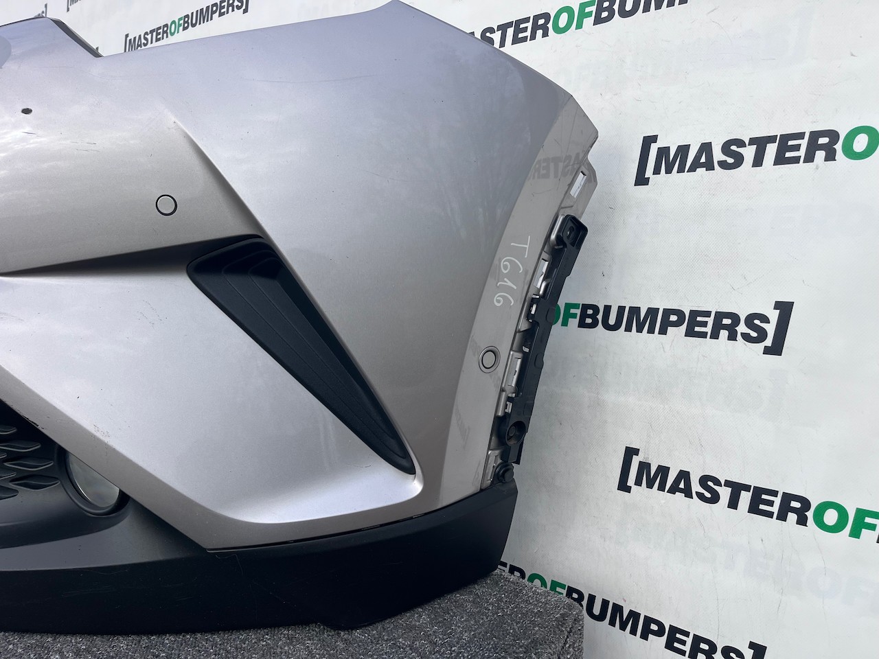 Toyota C-hr Chr Excel Dynamic 2016-2020 Front Bumper 6 Pdc Genuine [t616]