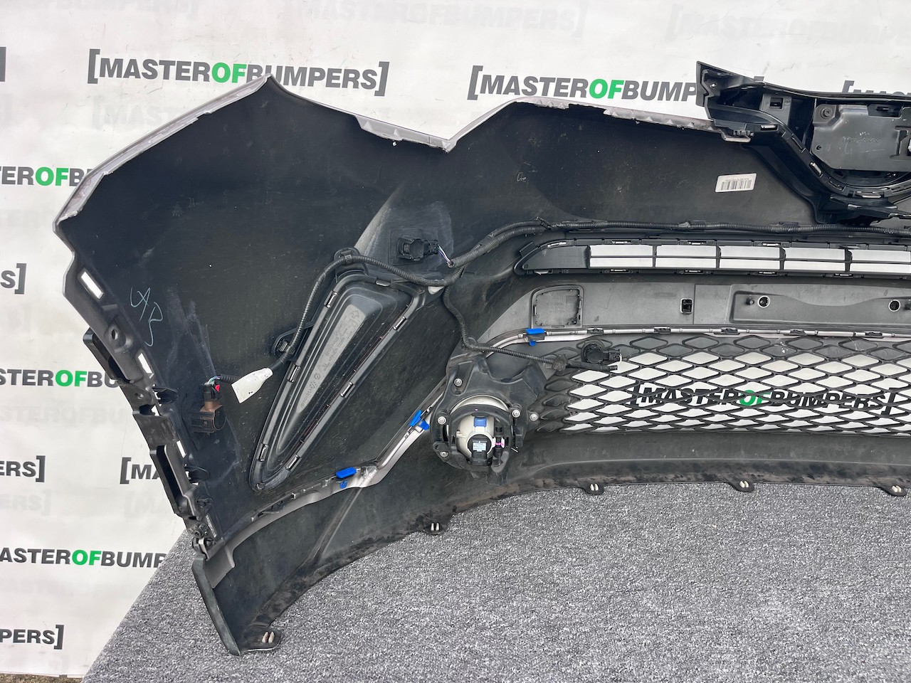 Toyota C-hr Chr Excel Dynamic 2016-2020 Front Bumper 6 Pdc Genuine [t616]