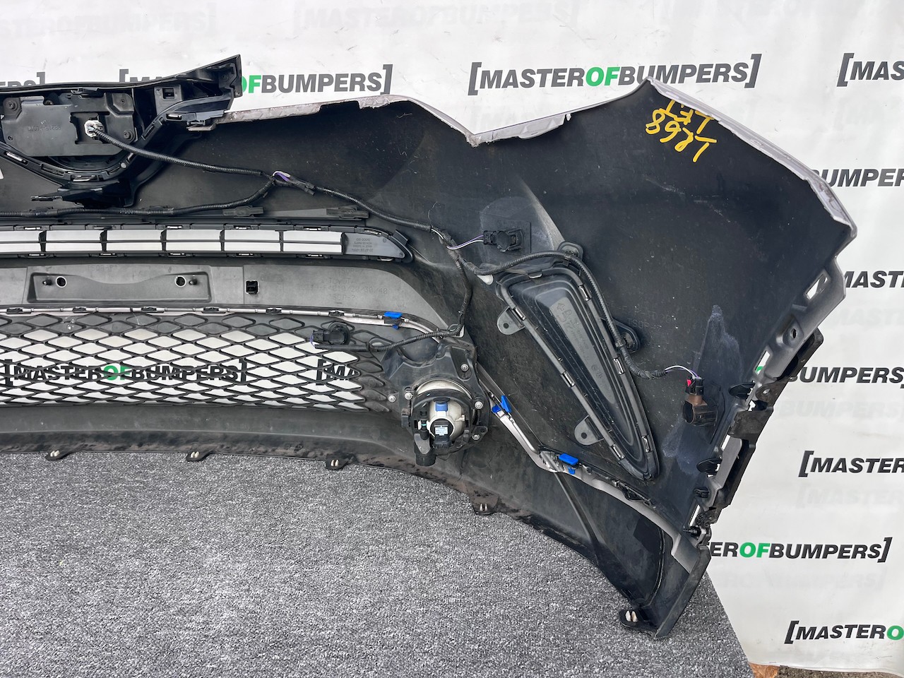 Toyota C-hr Chr Excel Dynamic 2016-2020 Front Bumper 6 Pdc Genuine [t616]