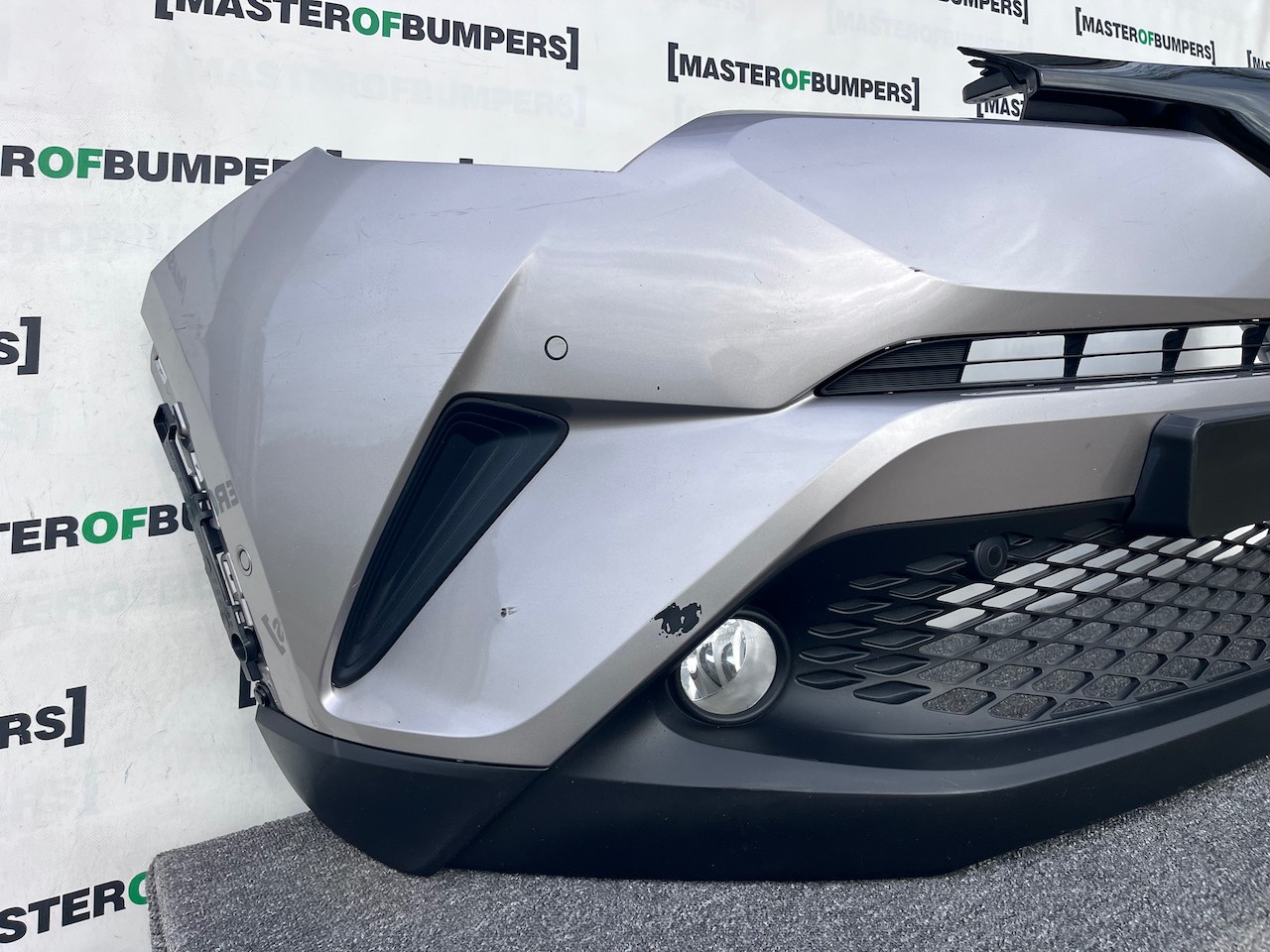Toyota C-hr Chr Excel Dynamic 2016-2020 Front Bumper 6 Pdc Genuine [t616]
