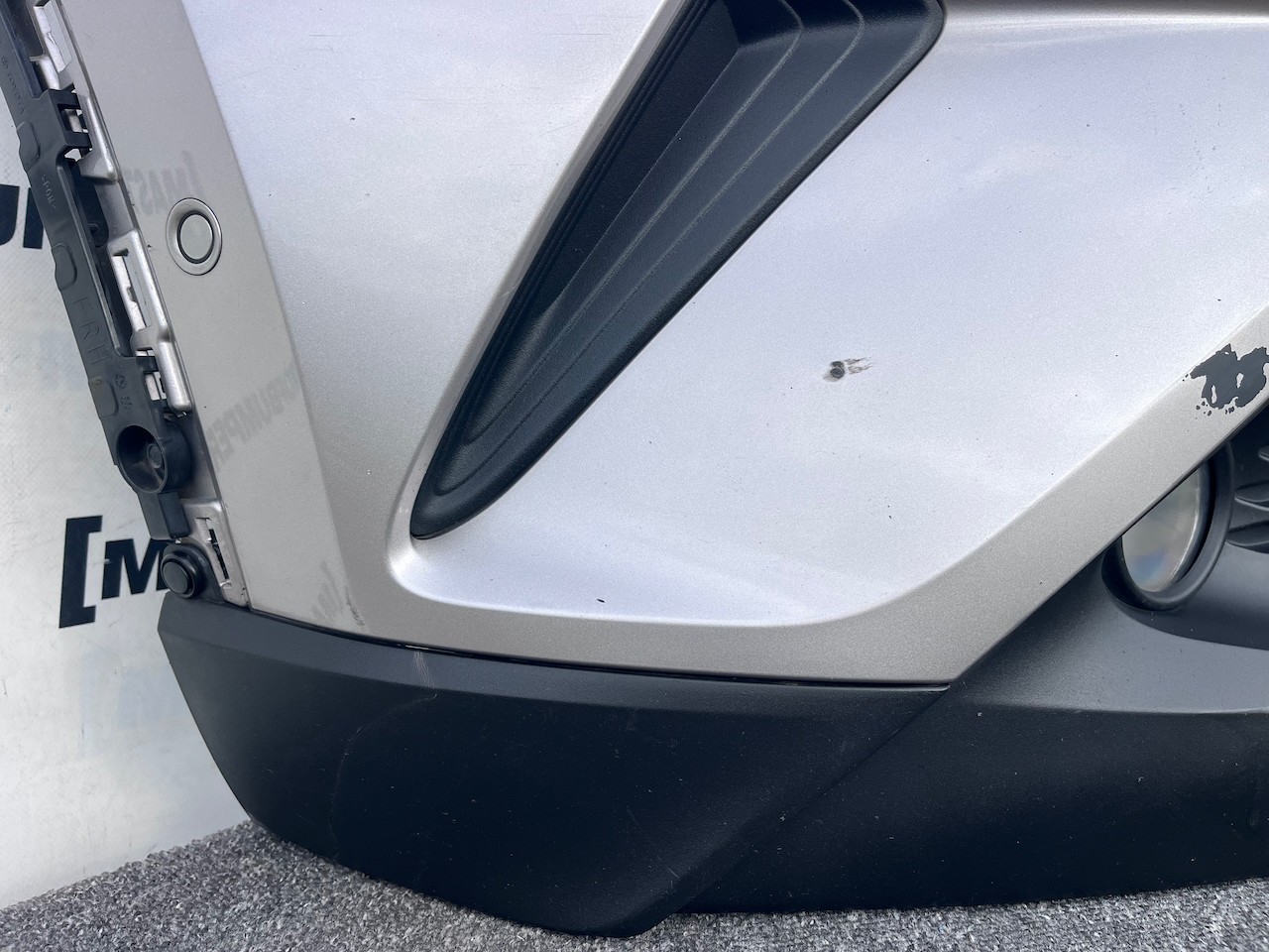 Toyota C-hr Chr Excel Dynamic 2016-2020 Front Bumper 6 Pdc Genuine [t616]