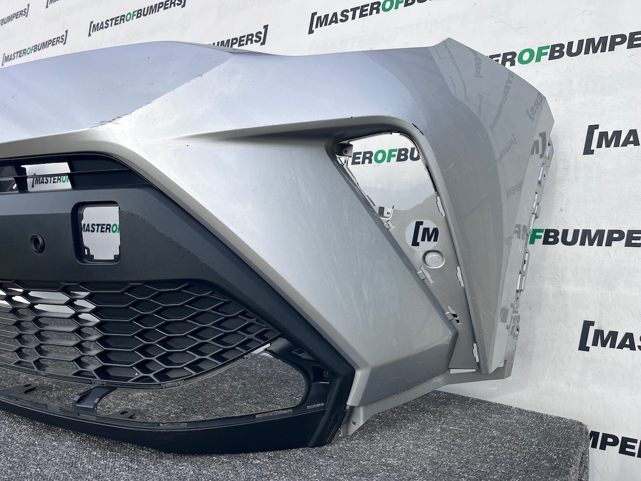 Toyota C-hr Chr Mk1 Lift 2021-2023 Front Bumper 4 Pdc Genuine [t612]