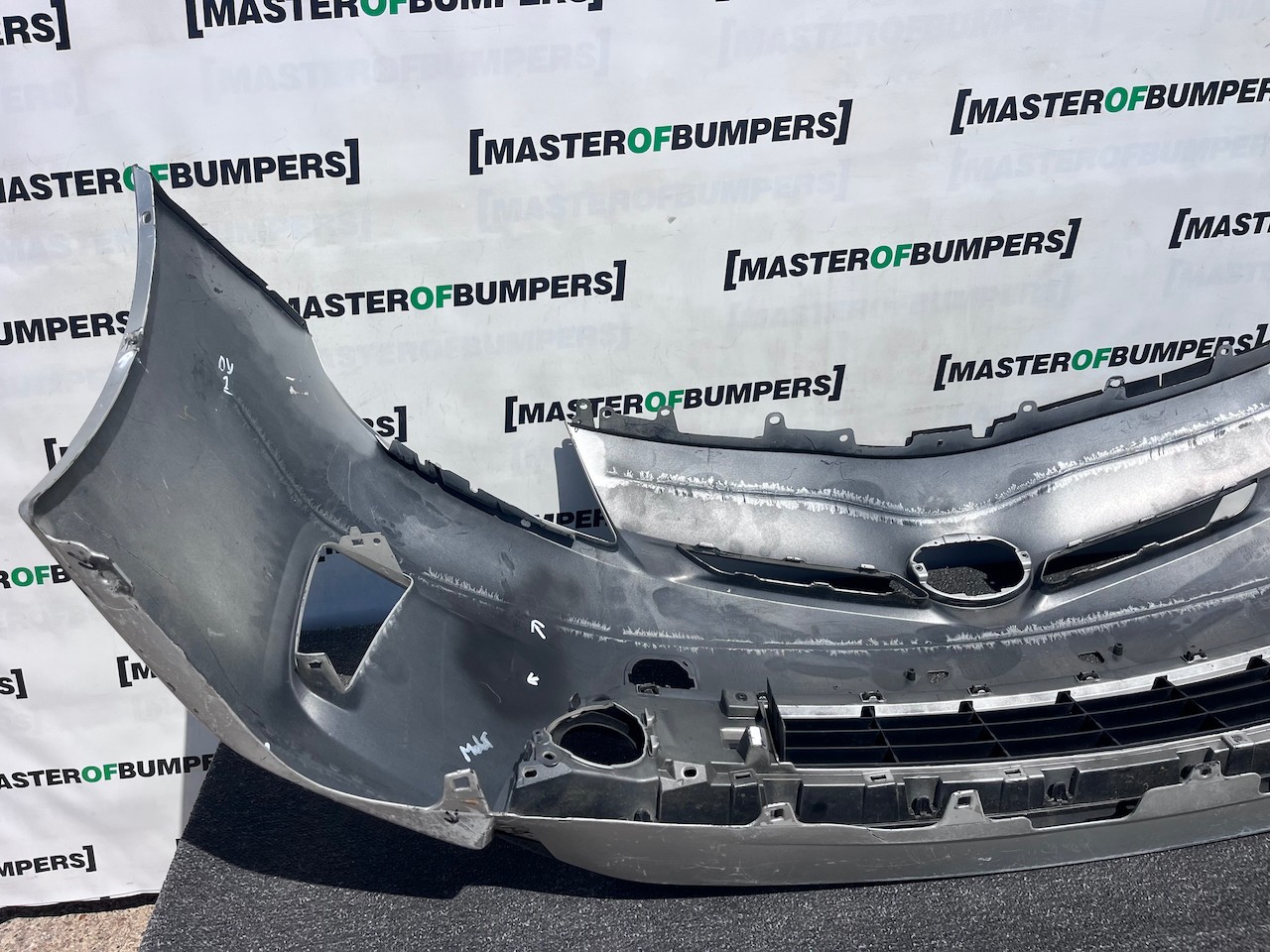 Toyota Prius Hybrid Hatchback Lift 2012-2015 Front Bumper No Pdc Genuine [t639]