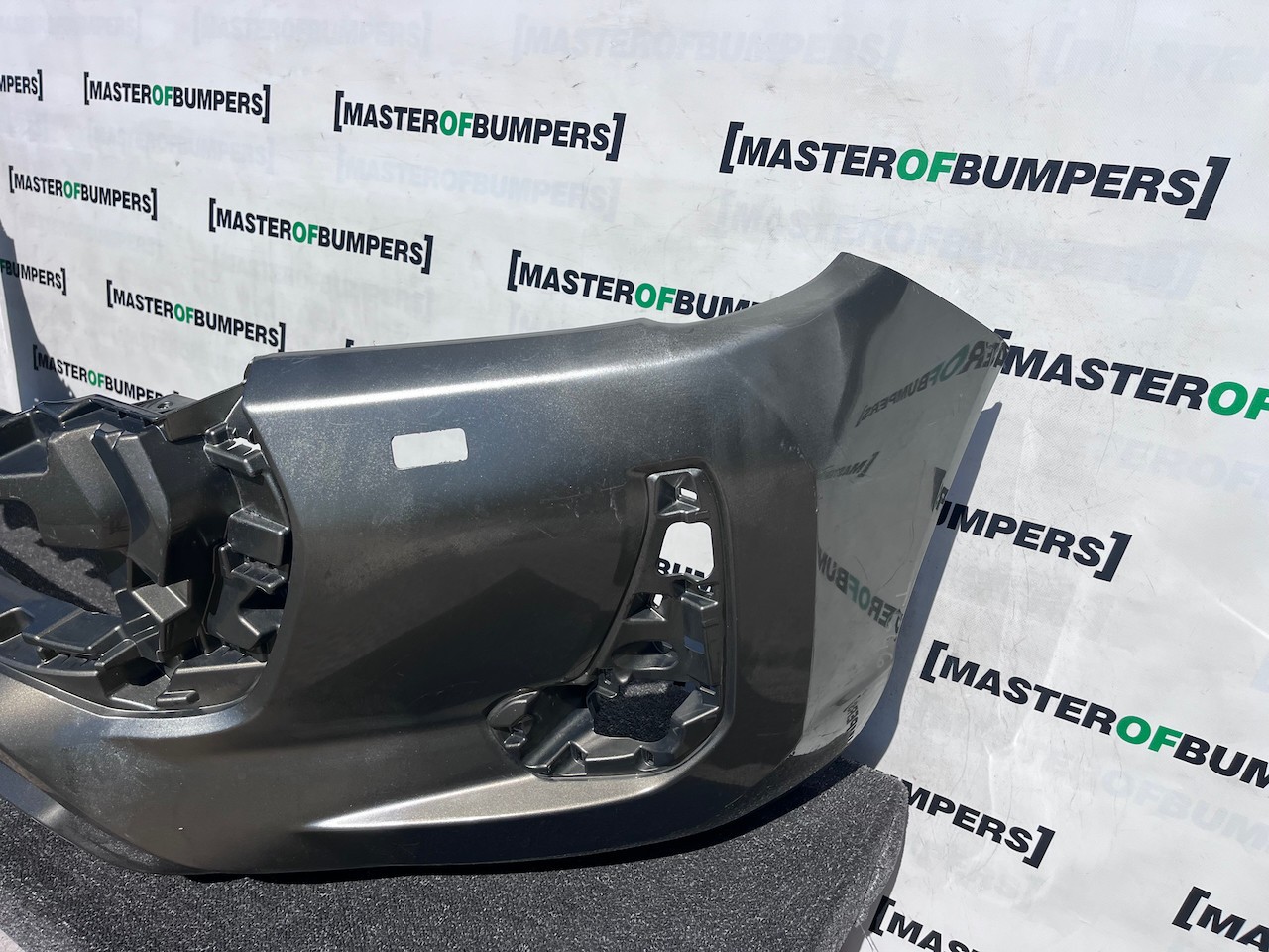 Toyota Hilux Icon Active Mk8 Lift 2021-2024 Front Bumper Jets Genuine [t646]