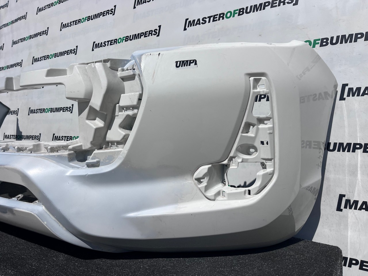 Toyota Hilux Icon Active Mk8 Lift 2021-2024 Front Bumper Jets Genuine [t647]