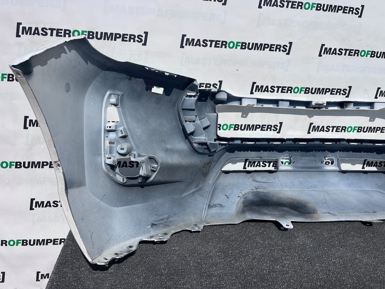 Toyota Hilux Icon Active Mk8 Lift 2021-2024 Front Bumper Jets Genuine [t647]