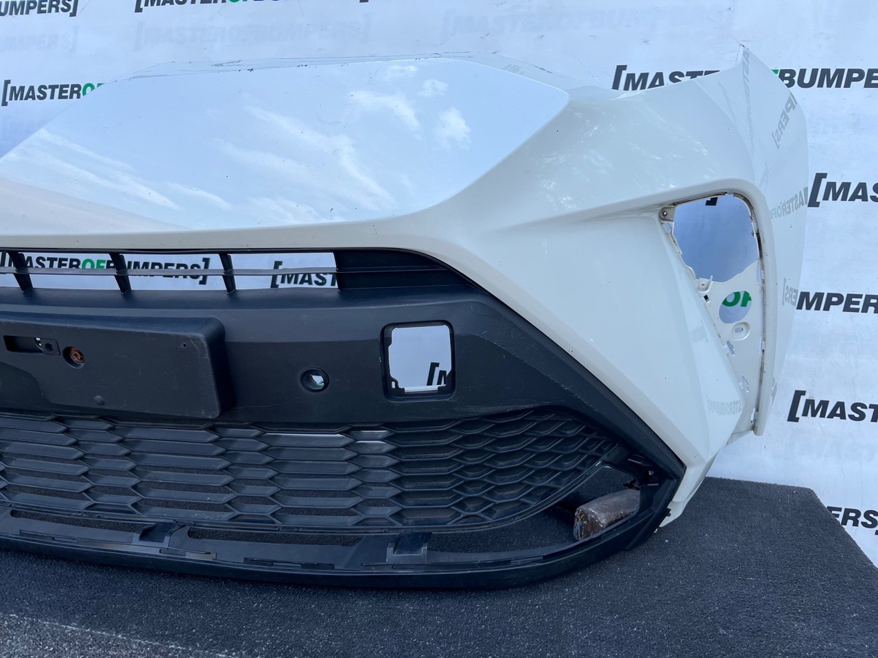Toyota C-hr Chr Mk1 Facelift 2021-2023 Front Bumper 6 Pdc Genuine [t656]
