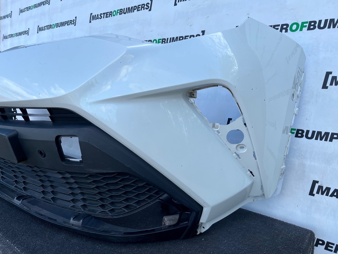 Toyota C-hr Chr Mk1 Facelift 2021-2023 Front Bumper 6 Pdc Genuine [t656]
