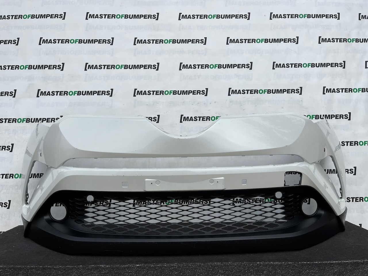 Toyota C-hr Chr Excel Dynamic 2016-2020 Front Bumper 6 Pdc Genuine [t680]