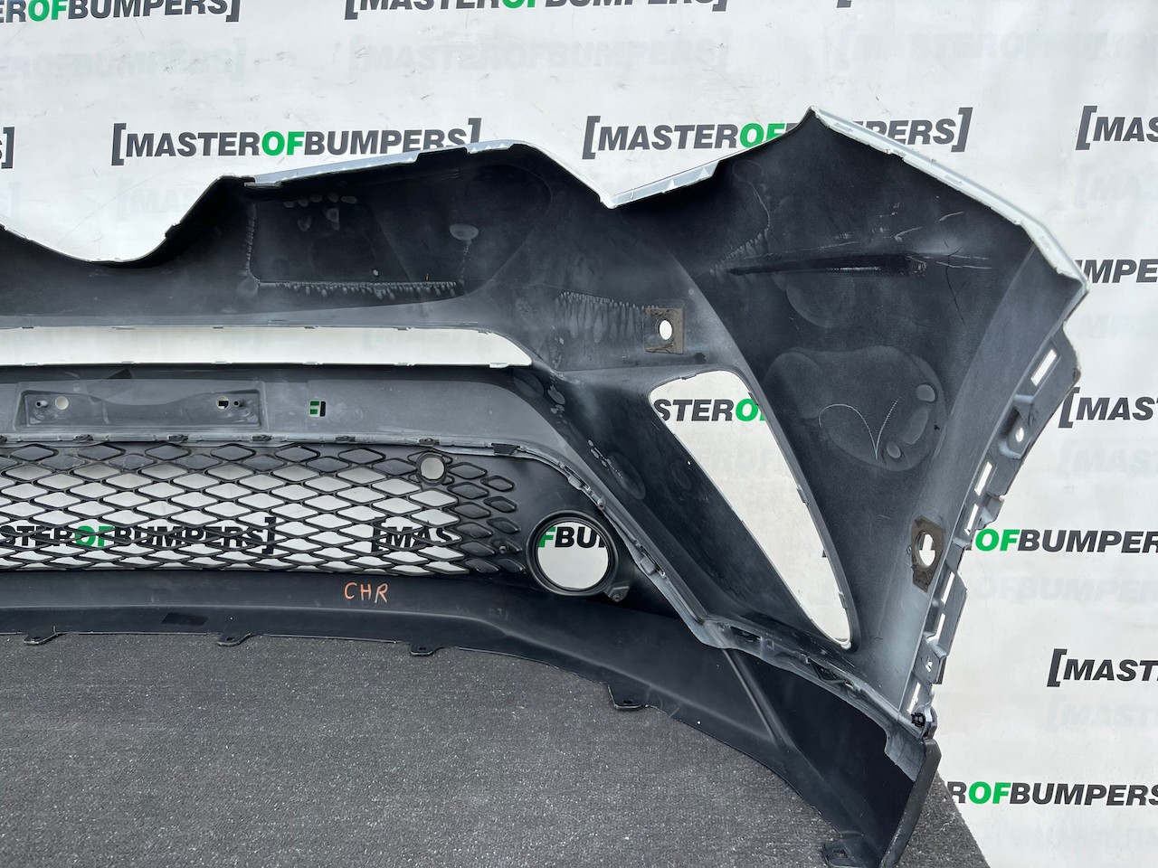 Toyota C-hr Chr Excel Dynamic 2016-2020 Front Bumper 6 Pdc Genuine [t680]