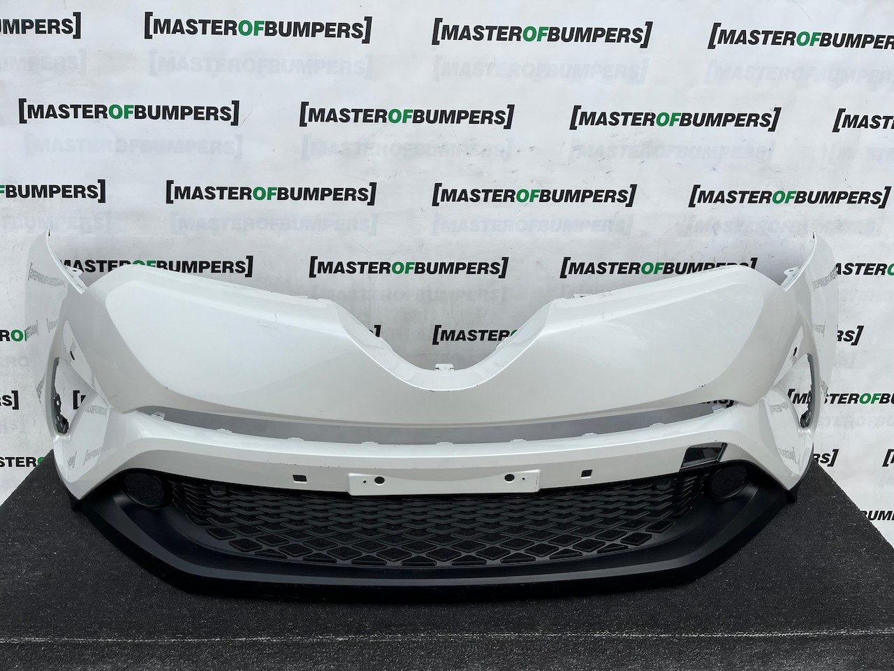 Toyota C-hr Chr Excel Dynamic 2016-2020 Front Bumper 6 Pdc Genuine [t680]