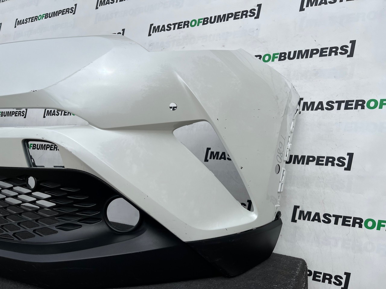 Toyota C-hr Chr Excel Dynamic 2016-2020 Front Bumper 6 Pdc Genuine [t680]