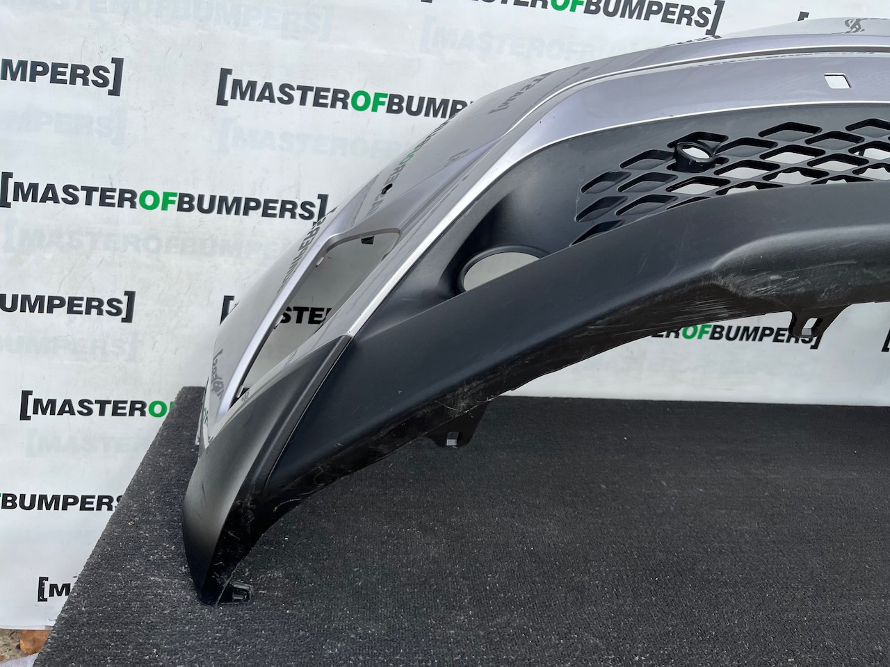 Toyota C-hr Chr Excel Dynamic 2016-2020 Front Bumper 6 Pdc Genuine [t681]