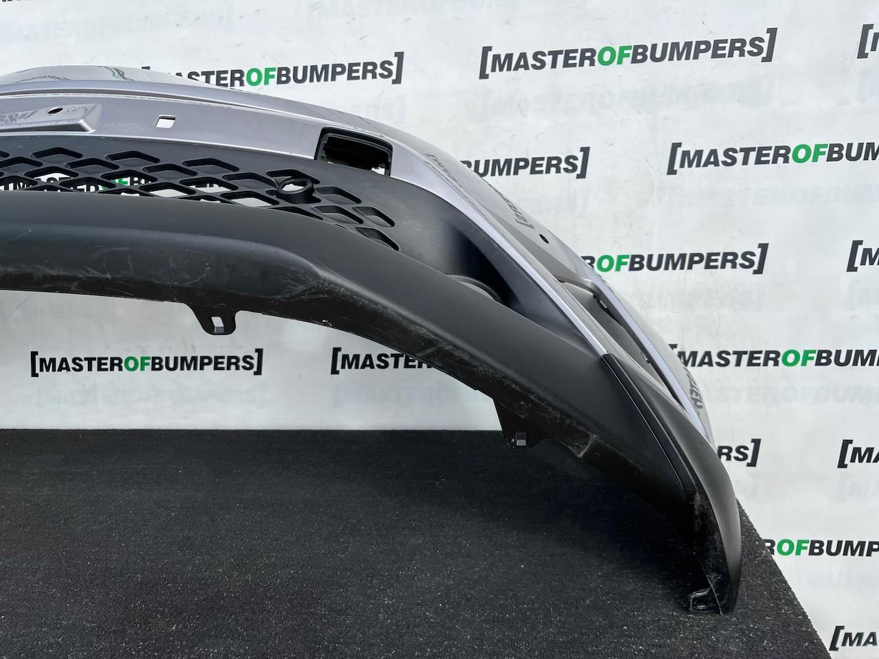 Toyota C-hr Chr Excel Dynamic 2016-2020 Front Bumper 6 Pdc Genuine [t681]
