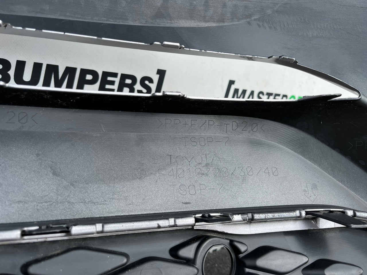 Toyota C-hr Chr Excel Dynamic 2016-2020 Front Bumper 6 Pdc Genuine [t681]