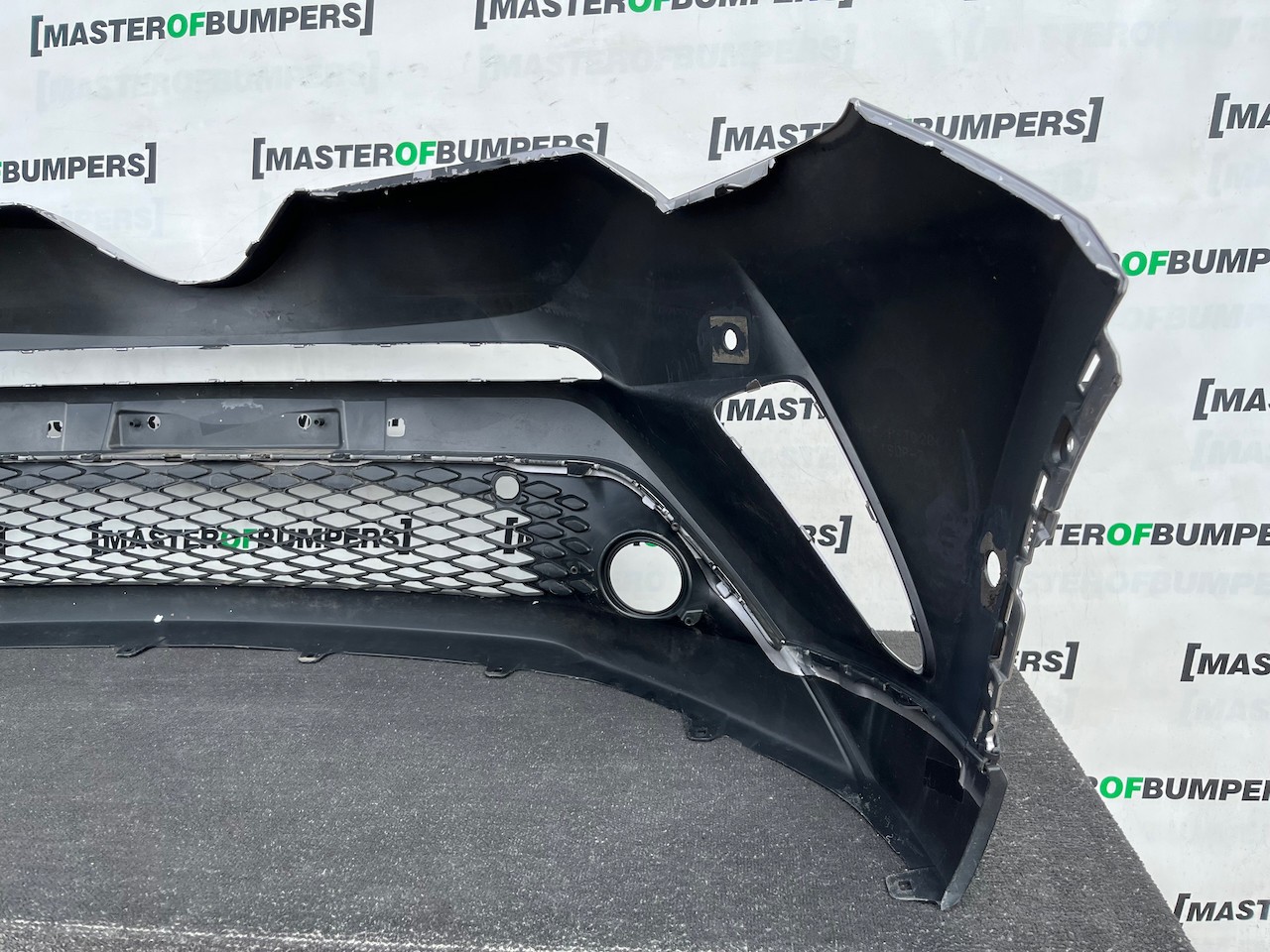 Toyota C-hr Chr Excel Dynamic 2016-2020 Front Bumper 6 Pdc Genuine [t681]