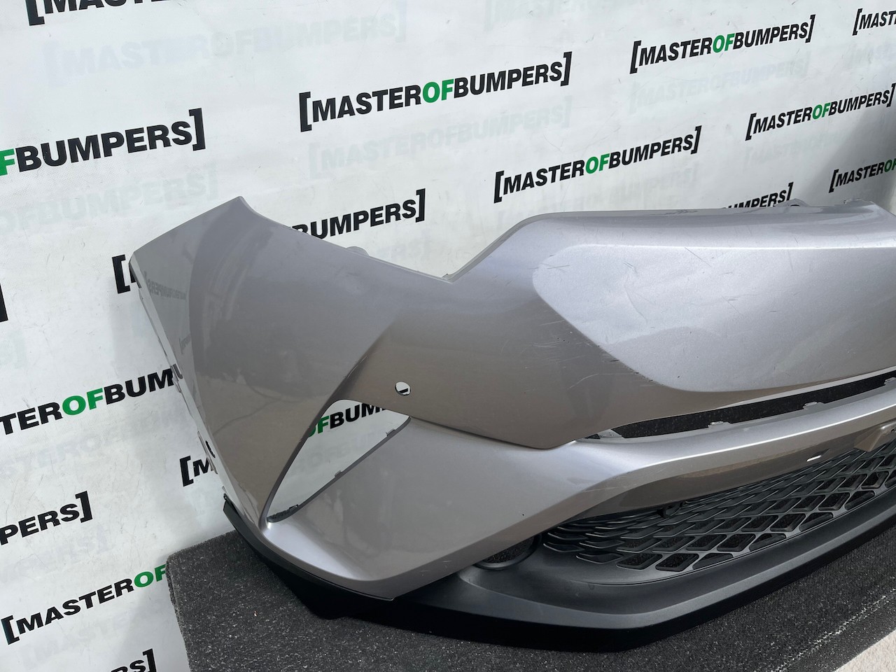 Toyota C-hr Chr Excel Dynamic 2016-2020 Front Bumper 6 Pdc Genuine [t681]