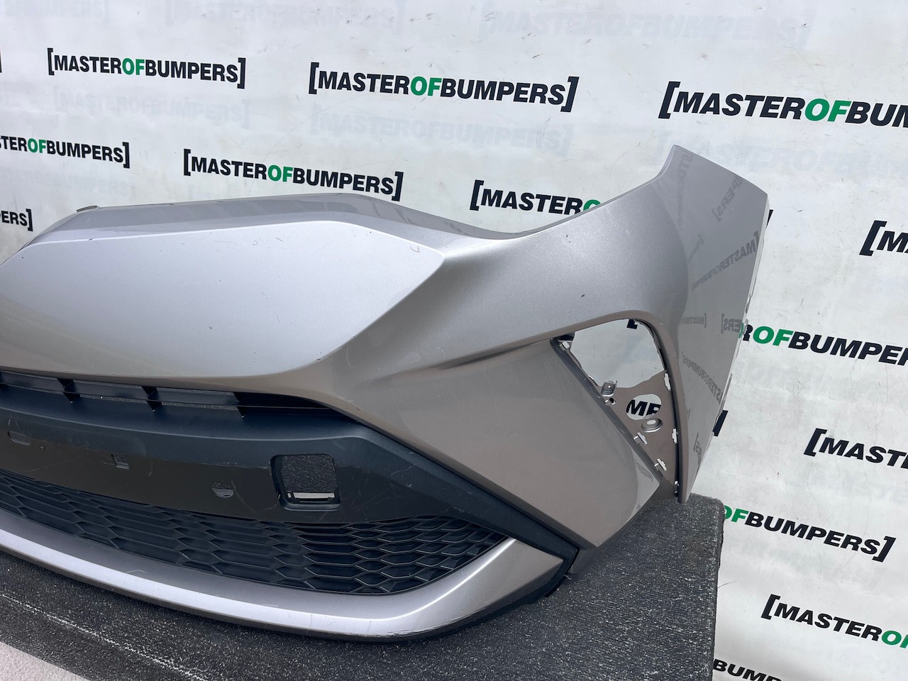 Toyota C-hr Chr Mk1 Facelift 2021-2023 Front Bumper 6 Pdc Genuine [t686]