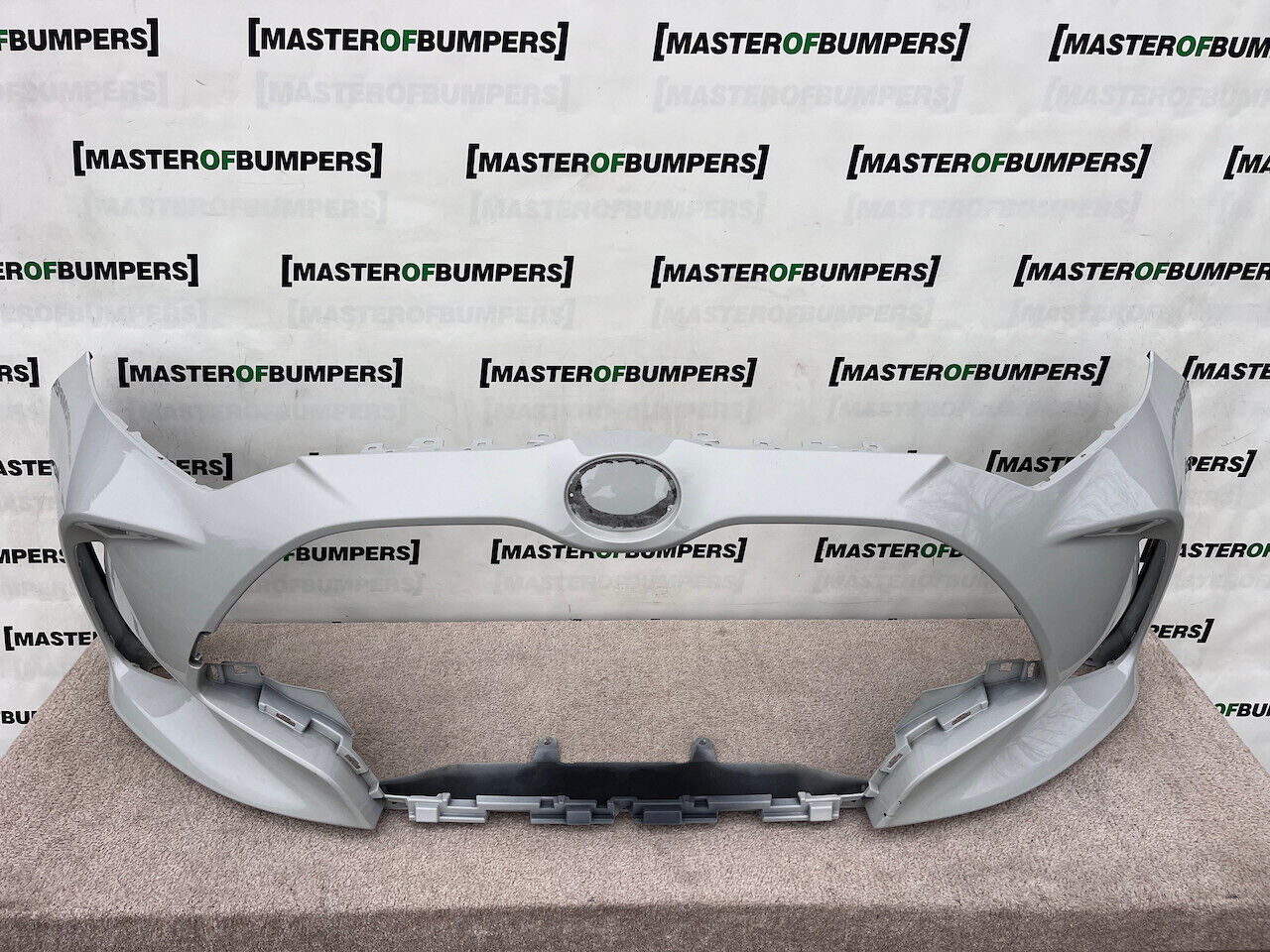 Toyota Yaris Style Xp210 2020-2024 Front Bumper No Pdc Genuine [t469]