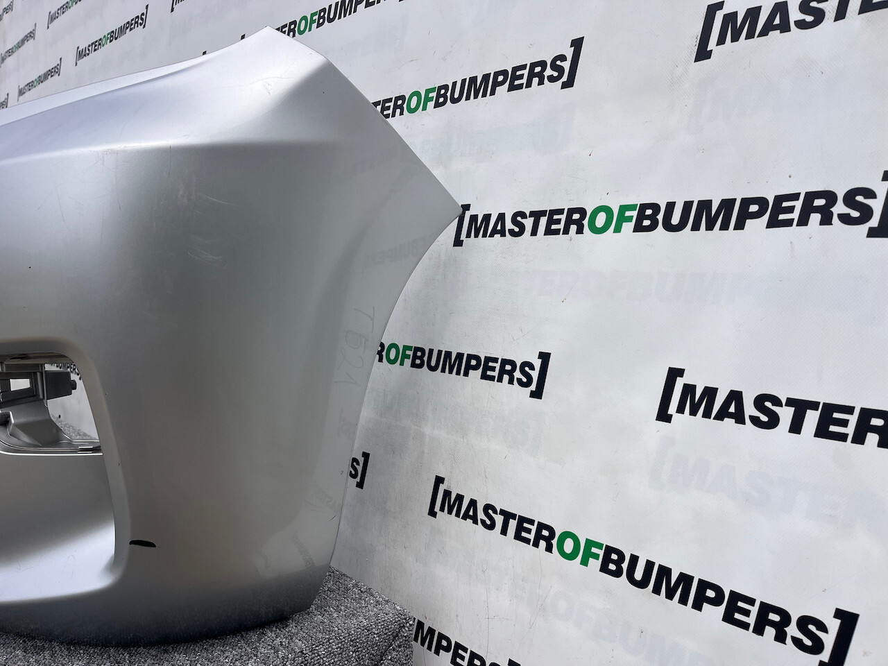 Toyota Land Cruiser Invincible 2018-2021 Front Bumper 4 Pdc +jets Genuine [t521]