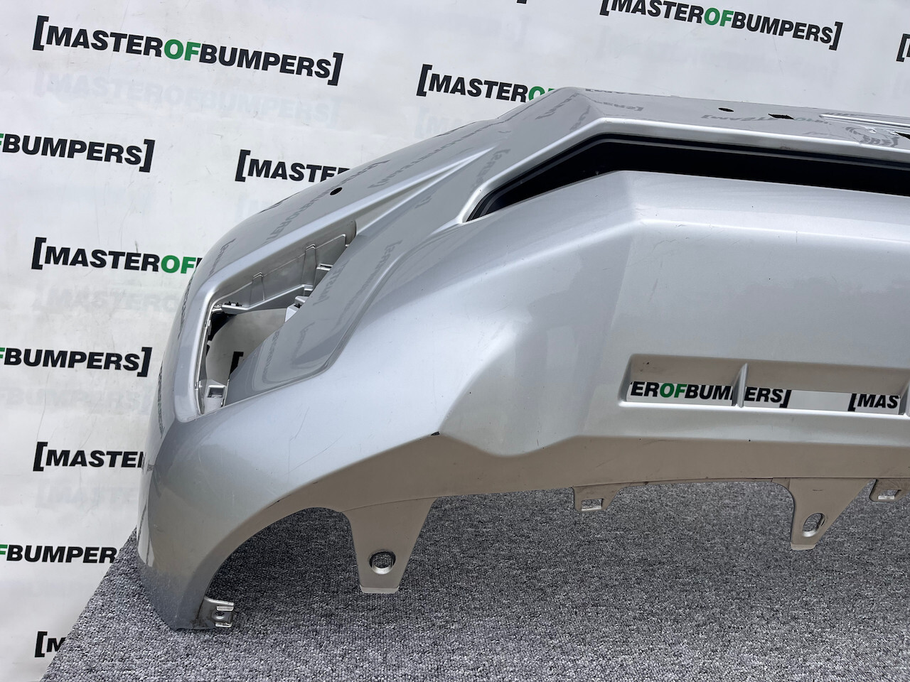 Toyota Land Cruiser Invincible 2018-2021 Front Bumper 4 Pdc +jets Genuine [t521]