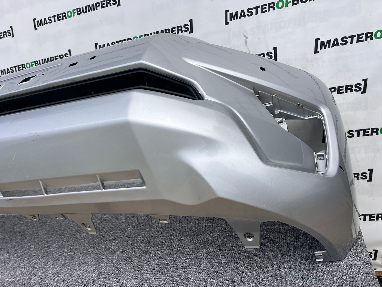 Toyota Land Cruiser Invincible 2018-2021 Front Bumper 4 Pdc +jets Genuine [t521]