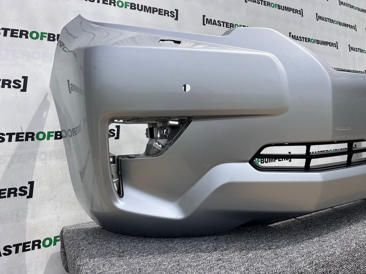 Toyota Land Cruiser Invincible 2018-2021 Front Bumper 4 Pdc +jets Genuine [t521]