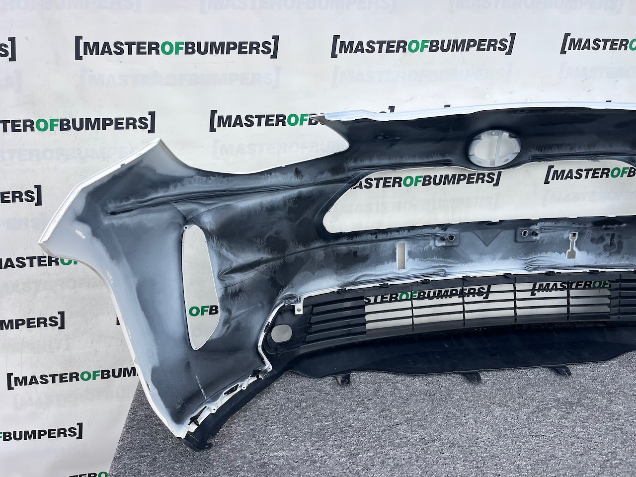 Toyota Yaris Cross Hybrid Excell 2022-2026 Front Bumper No Pdc Genuine [t541]