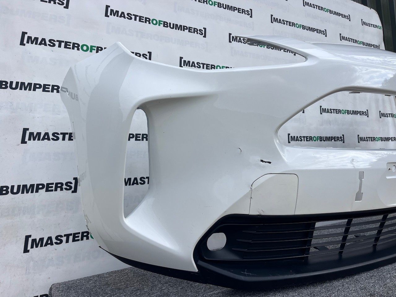 Toyota Yaris Cross Hybrid Excell 2022-2026 Front Bumper No Pdc Genuine [t541]