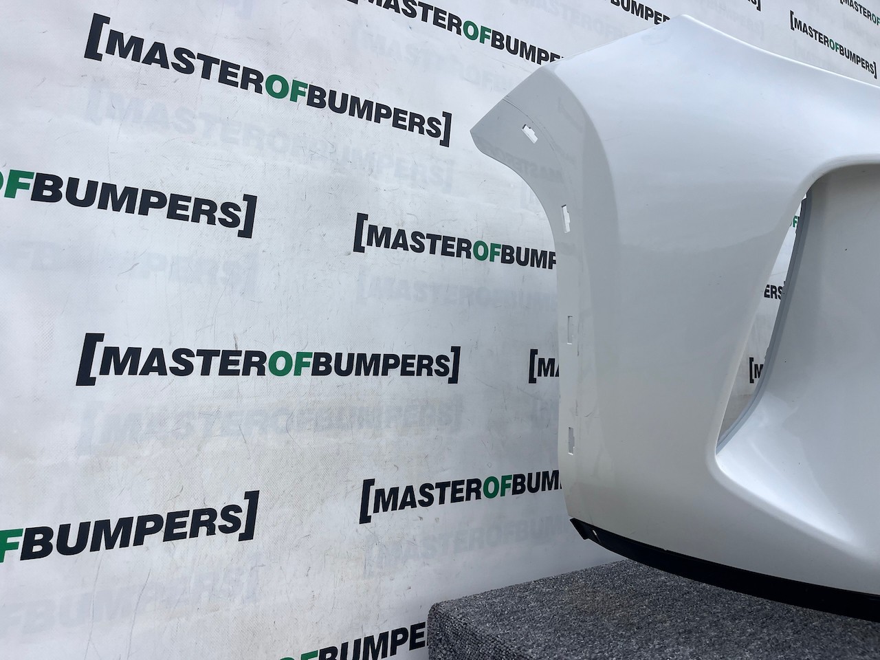 Toyota Yaris Cross Hybrid Excell 2022-2026 Front Bumper No Pdc Genuine [t541]