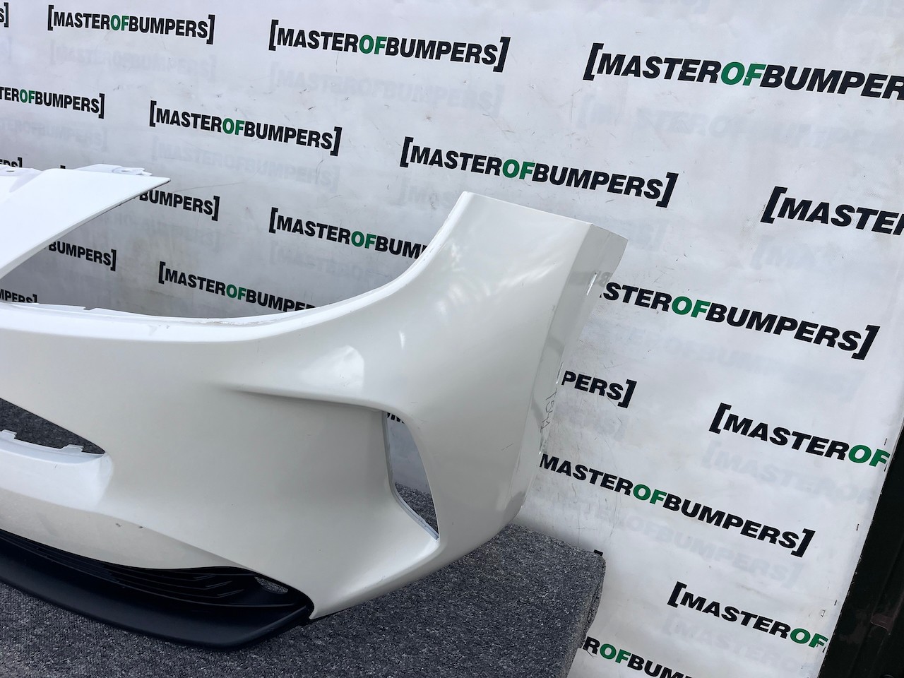 Toyota Yaris Cross Hybrid Excell 2022-2026 Front Bumper No Pdc Genuine [t541]