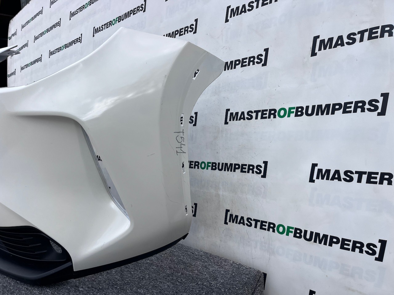 Toyota Yaris Cross Hybrid Excell 2022-2026 Front Bumper No Pdc Genuine [t541]