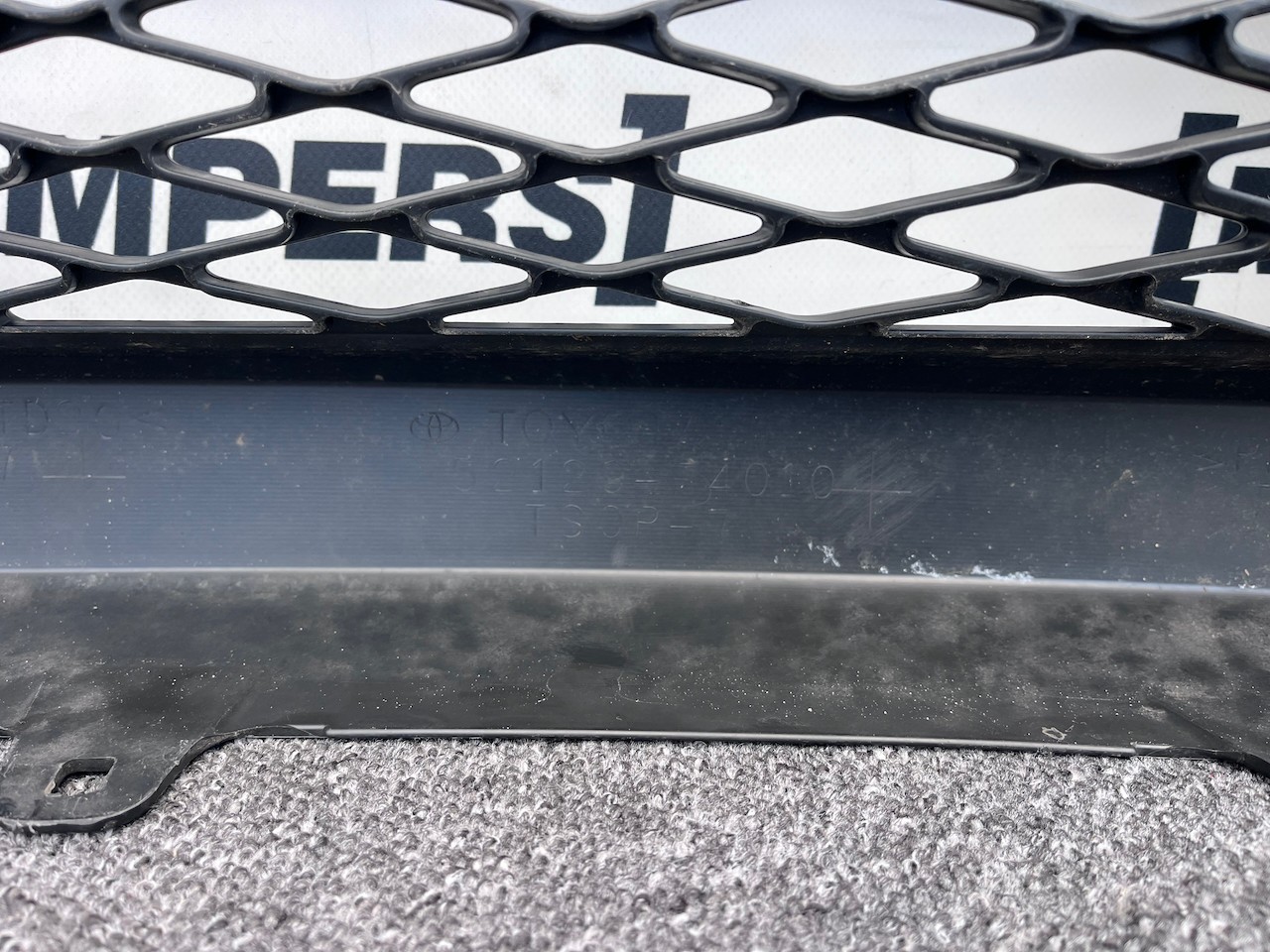 Toyota C-hr Chr Excel Dynamic 2016-2020 Front Bumper 6 Pdc Genuine [t573]