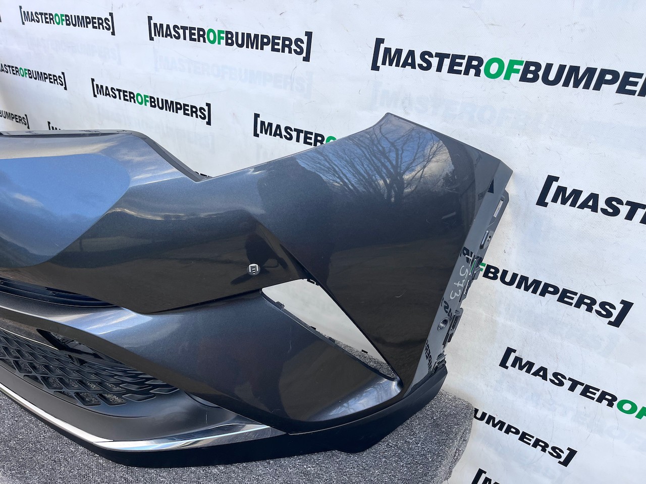 Toyota C-hr Chr Excel Dynamic 2016-2020 Front Bumper 6 Pdc Genuine [t573]