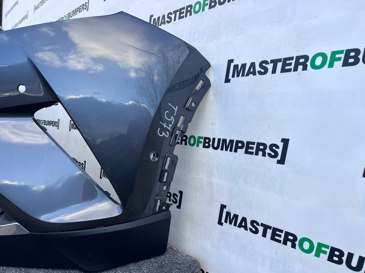 Toyota C-hr Chr Excel Dynamic 2016-2020 Front Bumper 6 Pdc Genuine [t573]