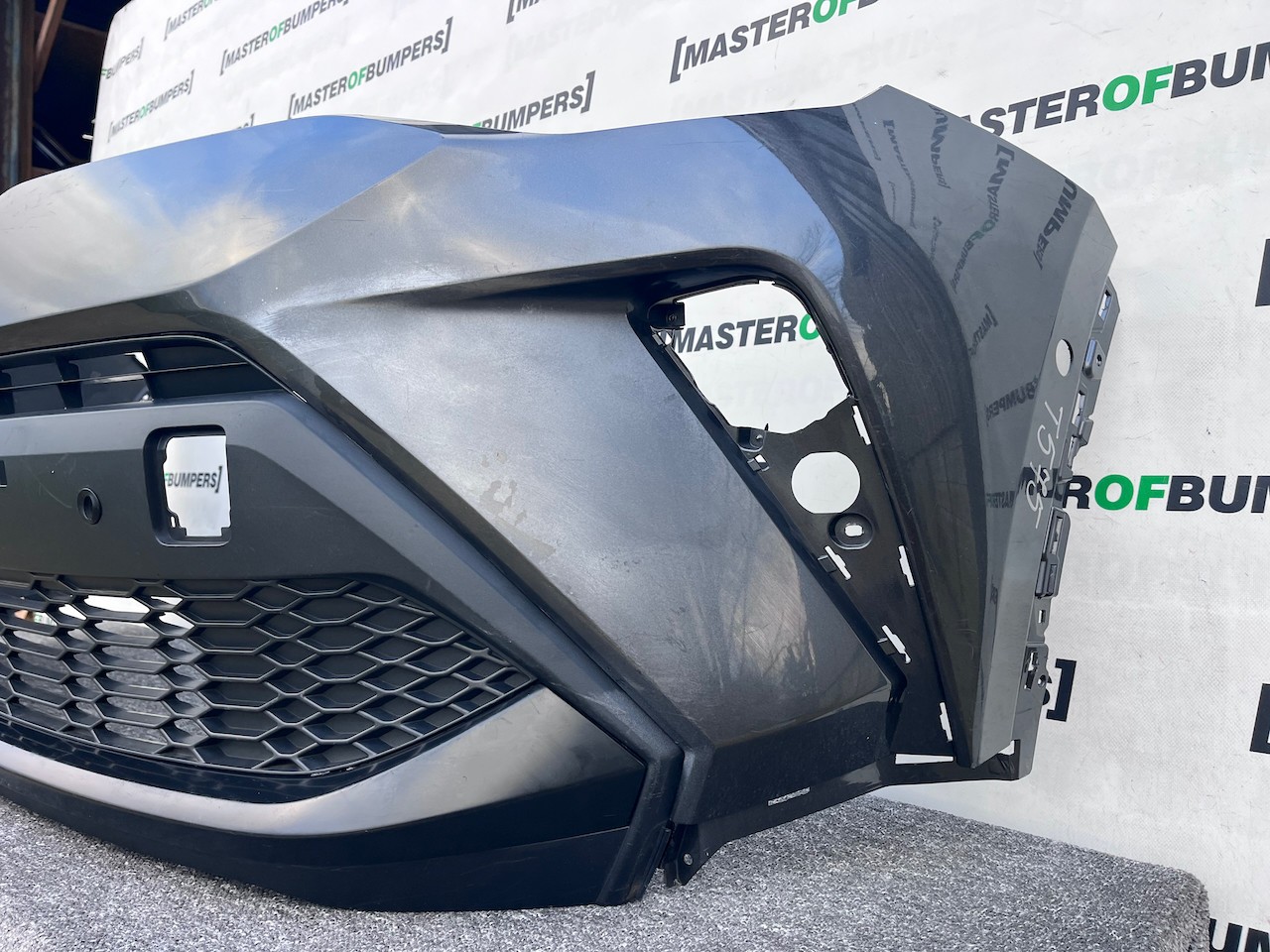 Toyota C-hr Chr Mk1 Lift 2021-2023 Front Bumper 6 Pdc Genuine [t575]