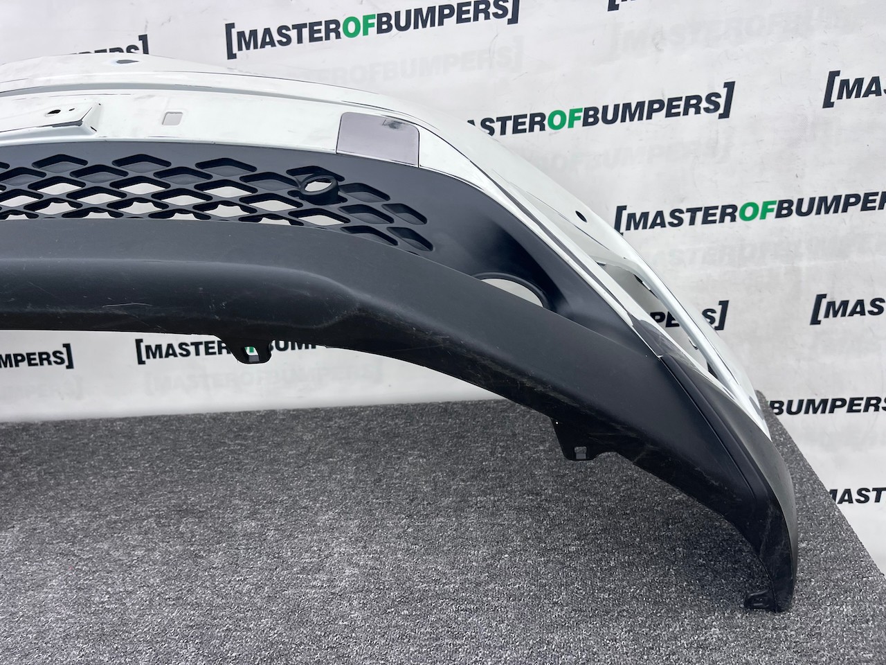 Toyota C-hr Chr Excel Dynamic 2016-2020 Front Bumper 6 Pdc Genuine [t594]