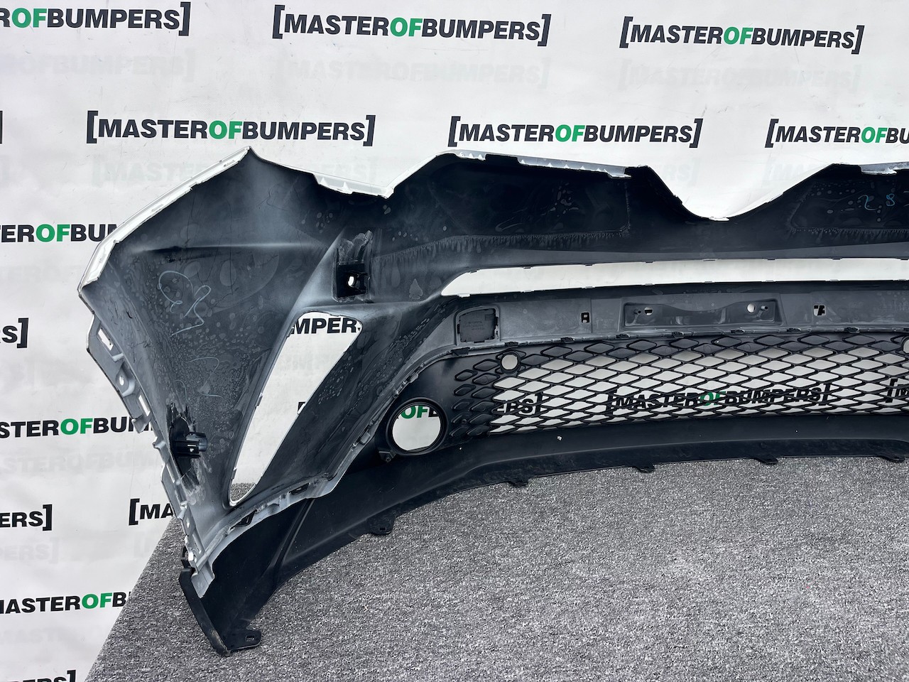 Toyota C-hr Chr Excel Dynamic 2016-2020 Front Bumper 6 Pdc Genuine [t594]