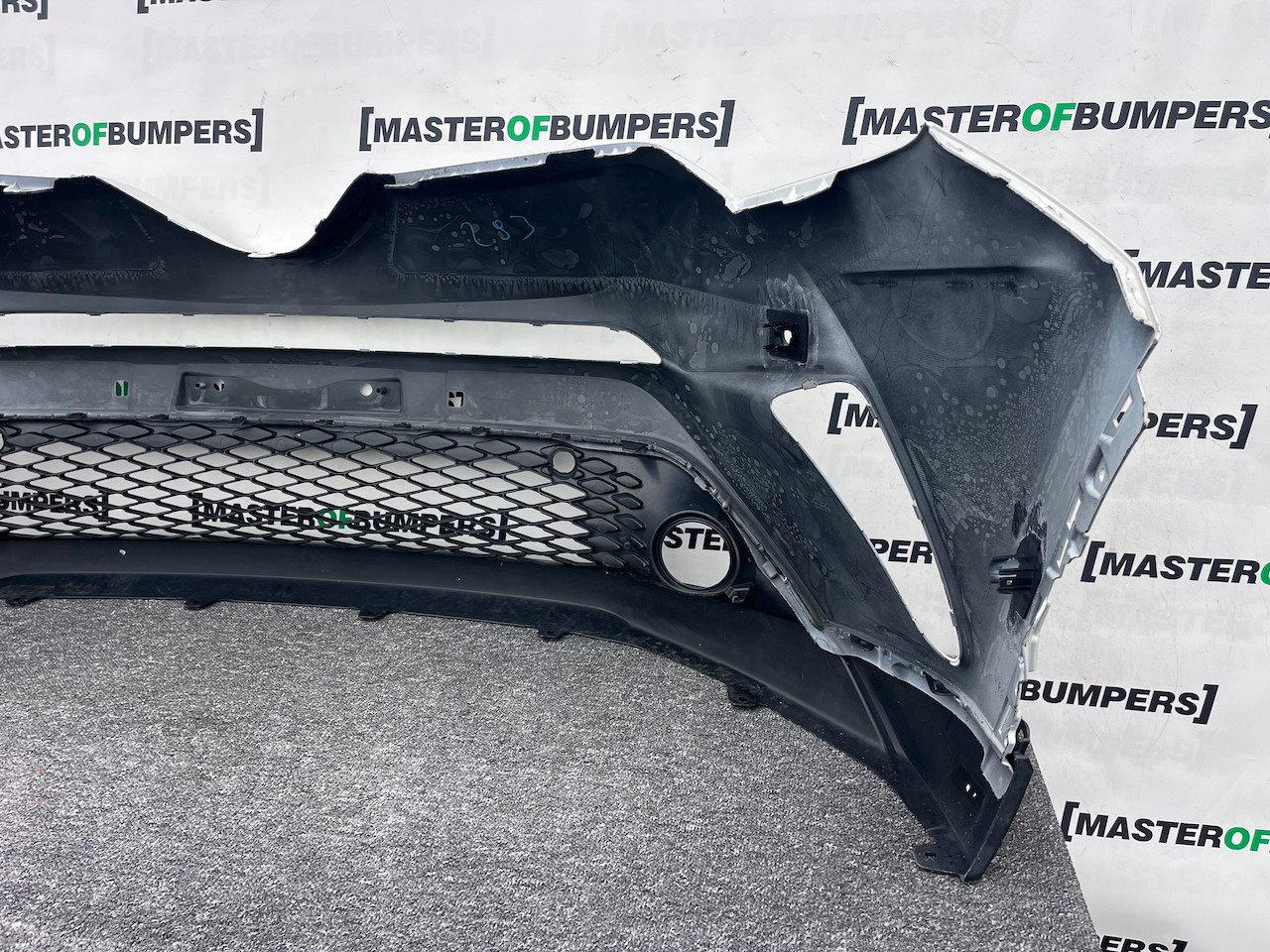 Toyota C-hr Chr Excel Dynamic 2016-2020 Front Bumper 6 Pdc Genuine [t594]