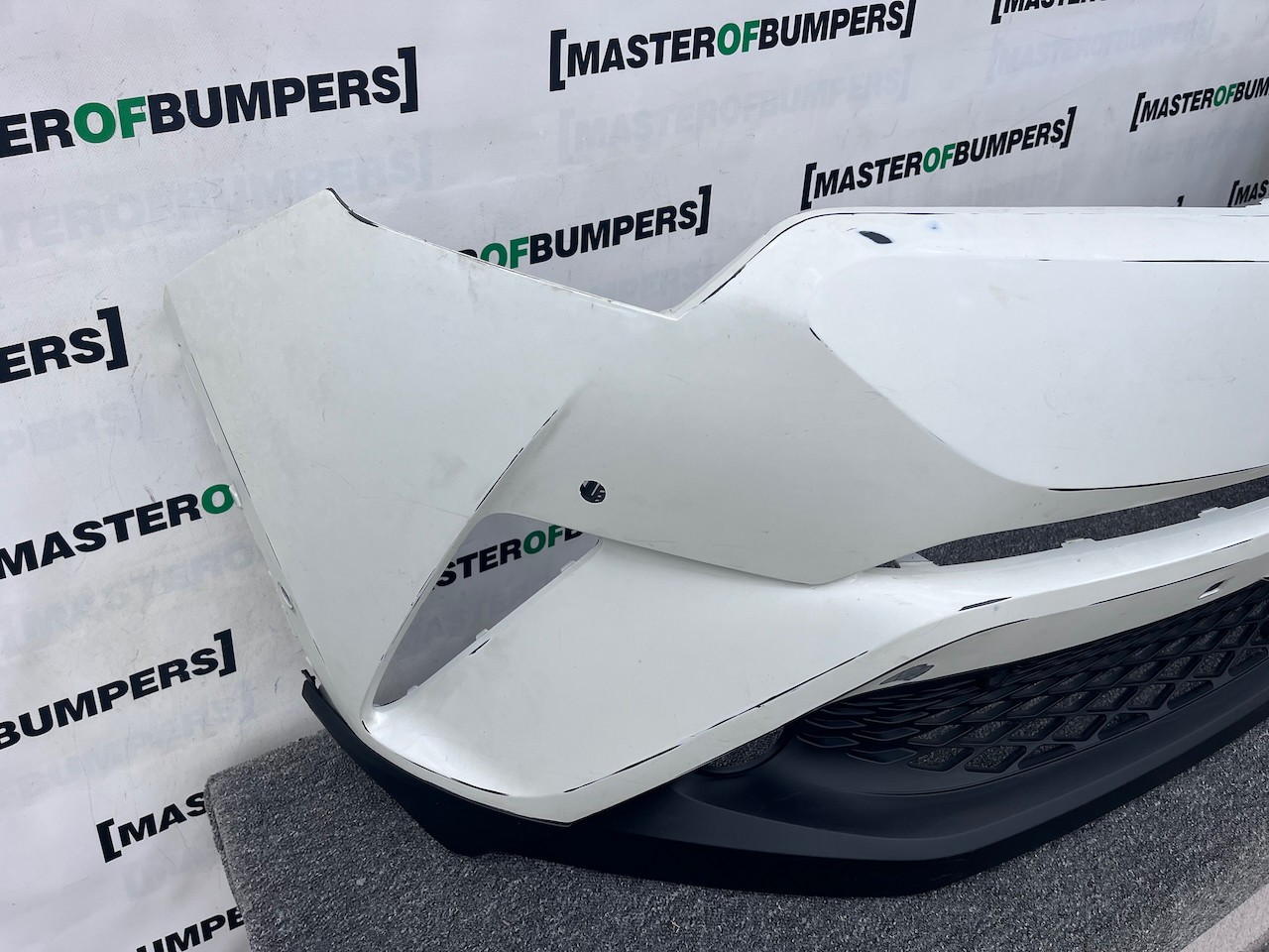 Toyota C-hr Chr Excel Dynamic 2016-2020 Front Bumper 6 Pdc Genuine [t594]