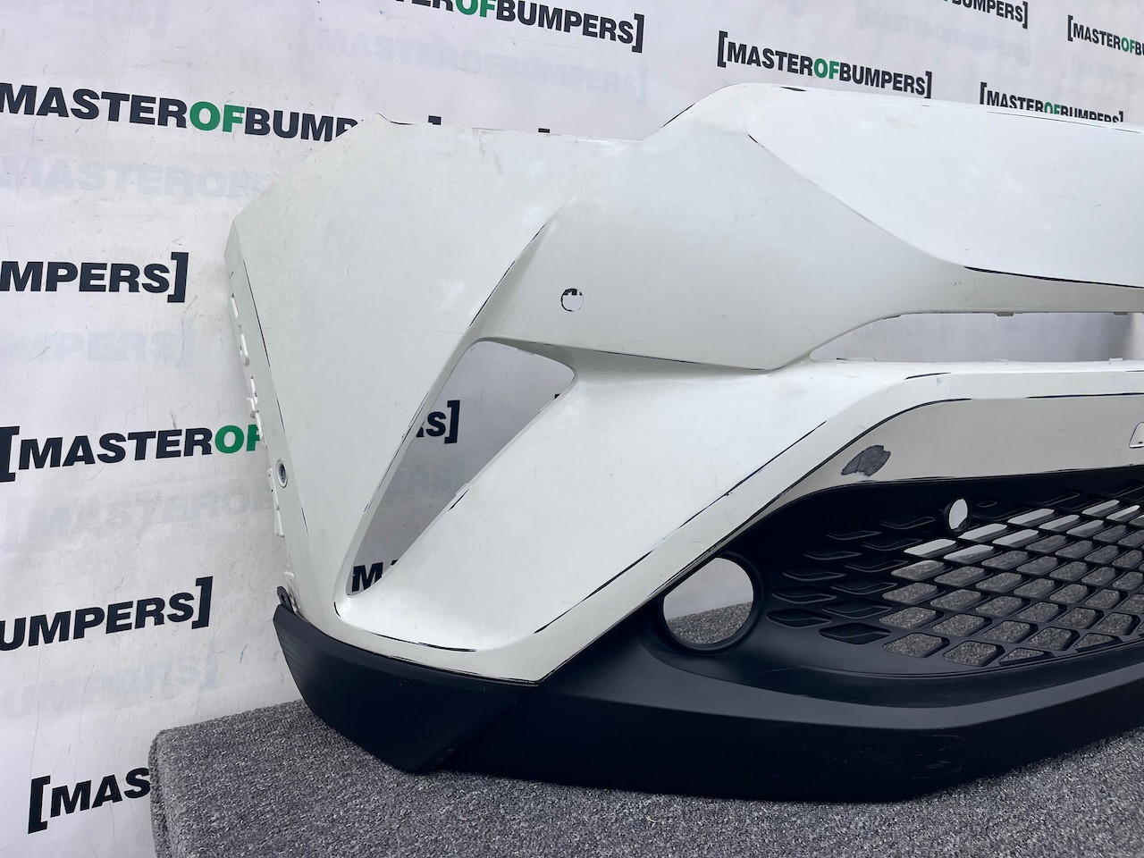 Toyota C-hr Chr Excel Dynamic 2016-2020 Front Bumper 6 Pdc Genuine [t594]