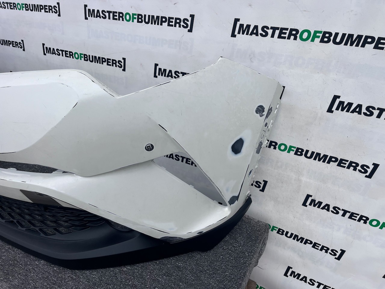 Toyota C-hr Chr Excel Dynamic 2016-2020 Front Bumper 6 Pdc Genuine [t594]