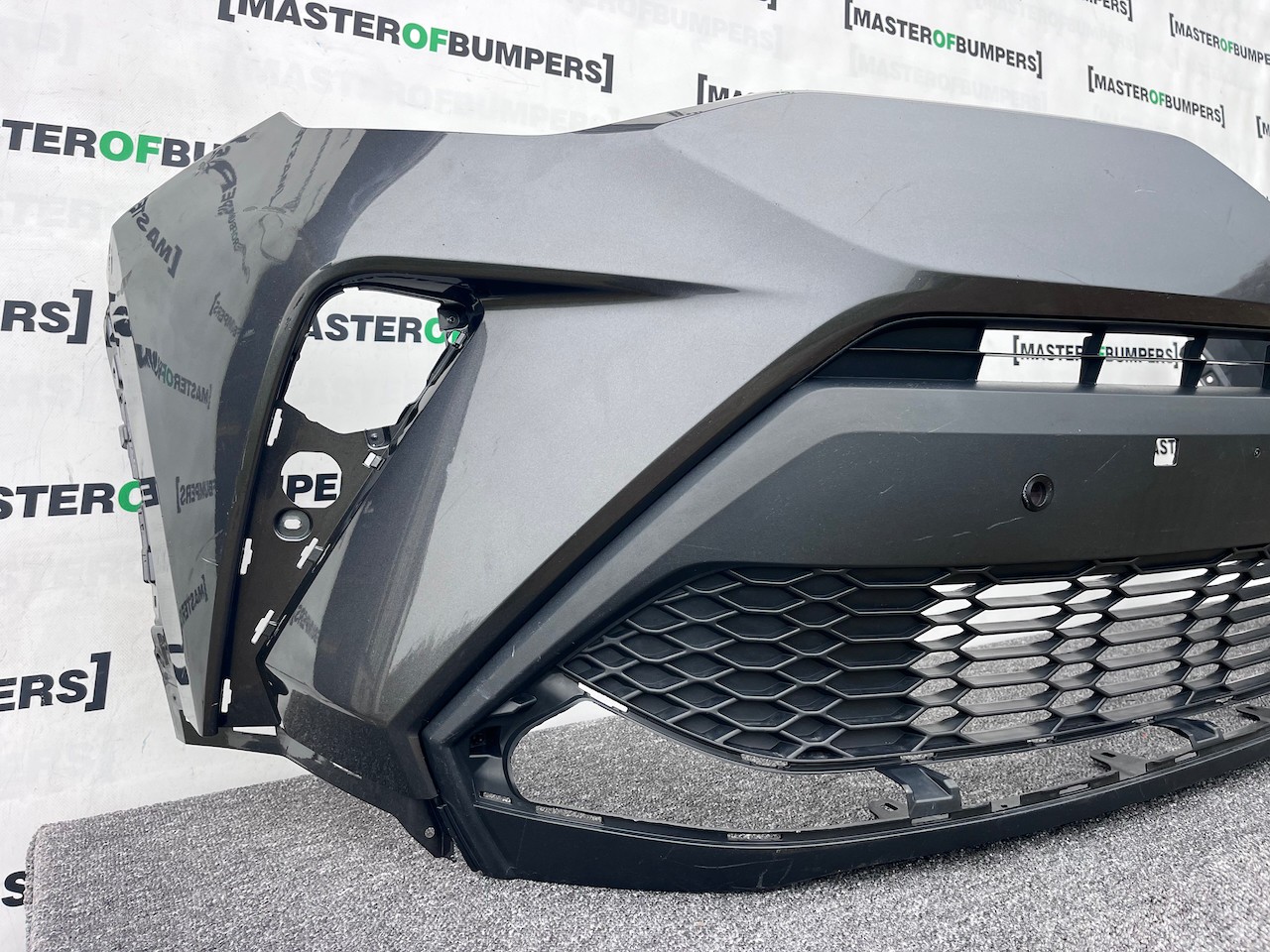 Toyota C-hr Chr Mk1 Lift 2021-2023 Front Bumper 4 Pdc Genuine [t600]